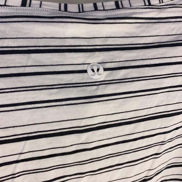 Lululemon long sleeve shirt - Picture 3 of 4